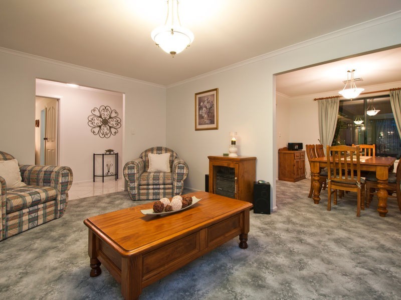 13 Paignton Close, Moana SA 5169