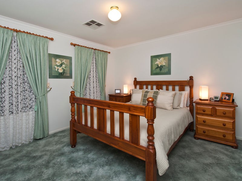 13 Paignton Close, Moana SA 5169