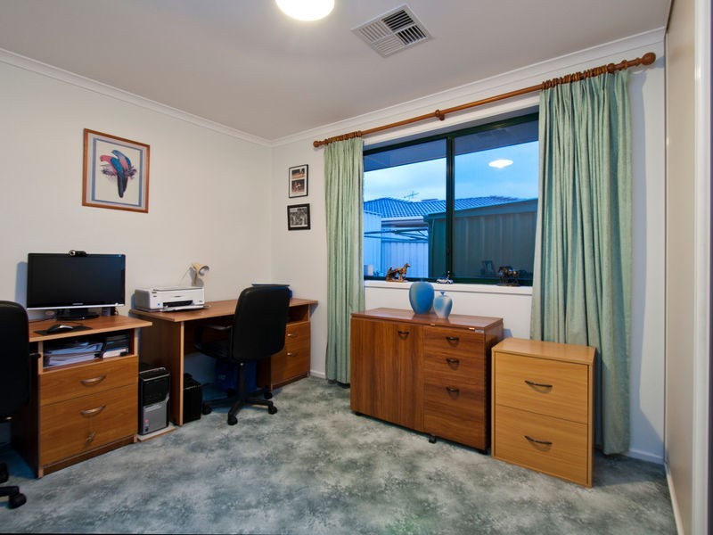 13 Paignton Close, Moana SA 5169