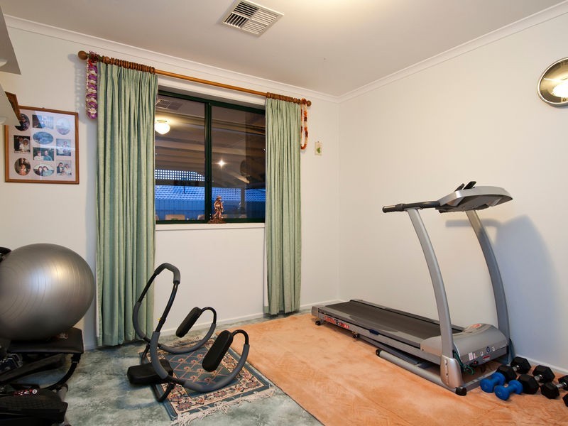 13 Paignton Close, Moana SA 5169