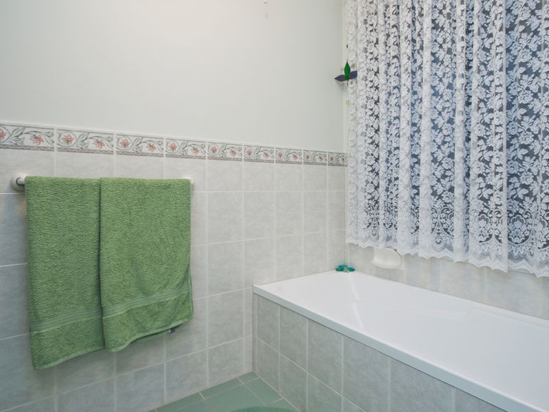 13 Paignton Close, Moana SA 5169