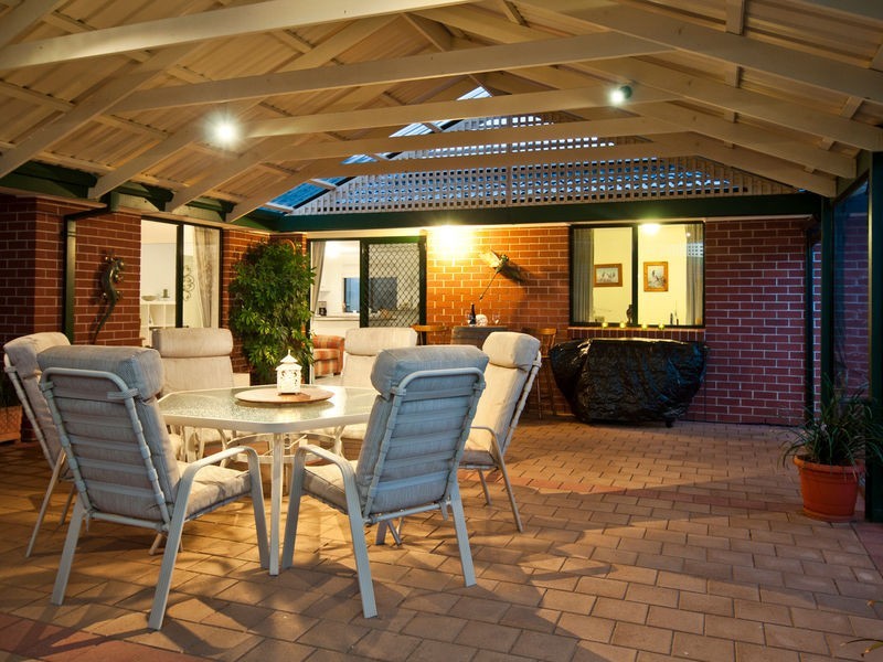 13 Paignton Close, Moana SA 5169