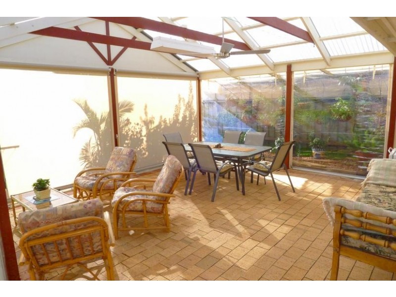 27 Warilda Crescent, Hallett Cove SA 5158