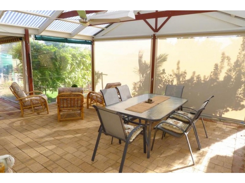 27 Warilda Crescent, Hallett Cove SA 5158