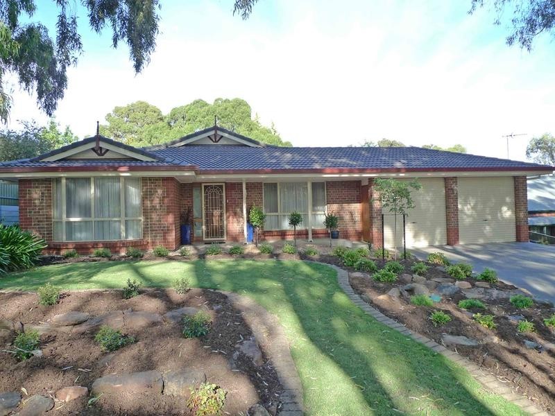 17 Crossing Road, Aberfoyle Park SA 5159