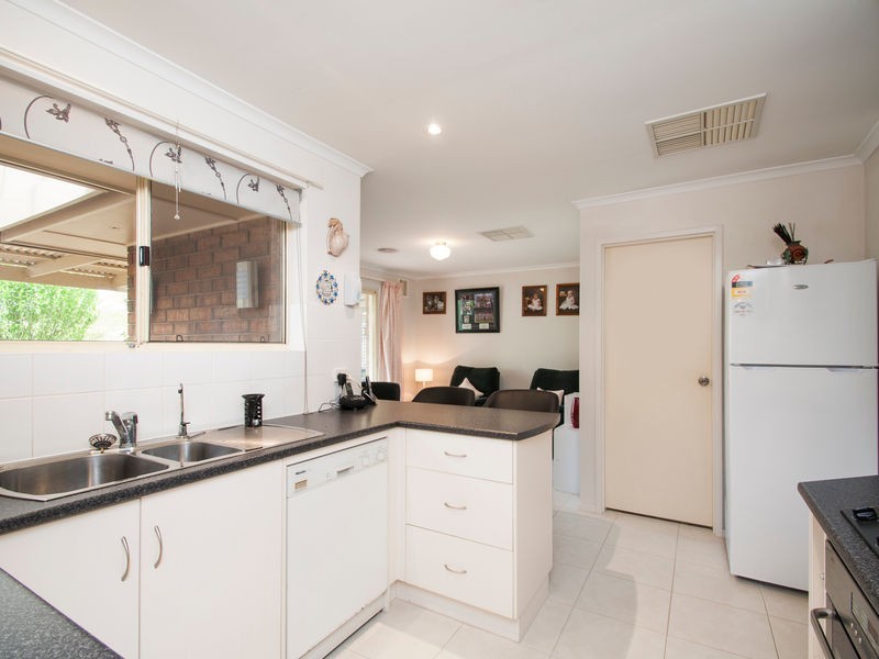 1 Windermere Court, Woodcroft SA 5162