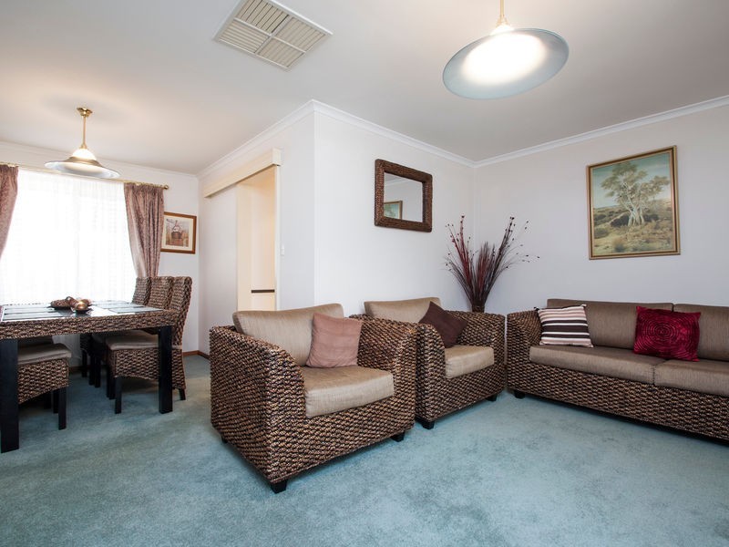 1 Windermere Court, Woodcroft SA 5162