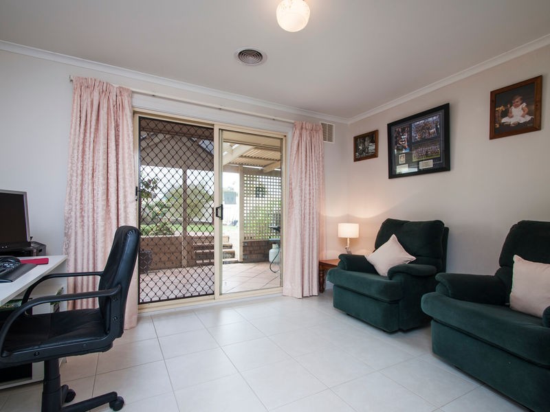 1 Windermere Court, Woodcroft SA 5162