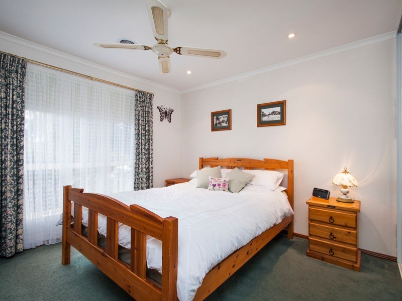 1 Windermere Court, Woodcroft SA 5162