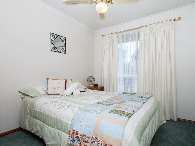 1 Windermere Court, Woodcroft SA 5162