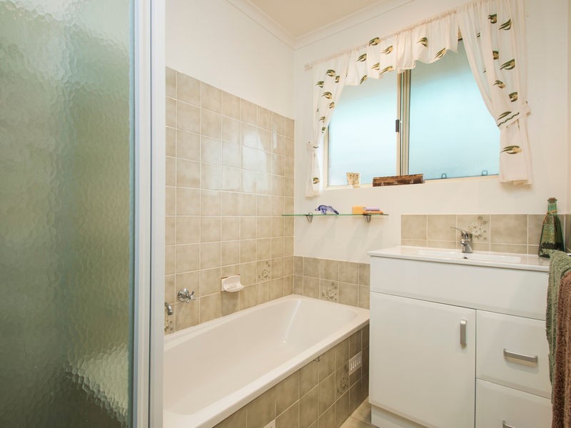 1 Windermere Court, Woodcroft SA 5162