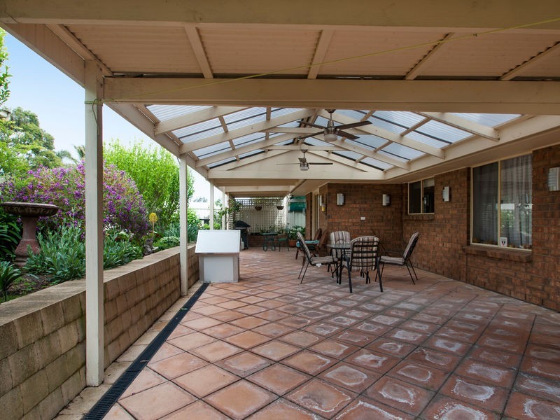 1 Windermere Court, Woodcroft SA 5162