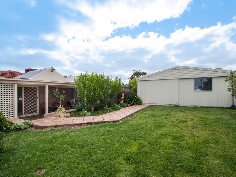 1 Windermere Court, Woodcroft SA 5162