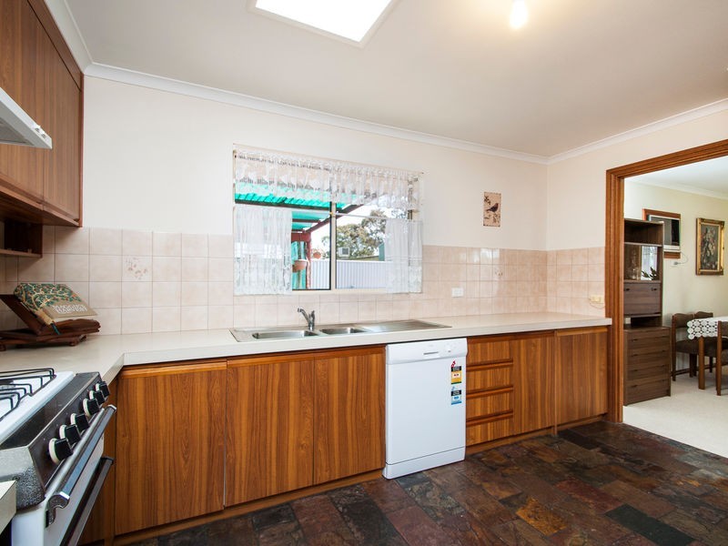 2a Jasmine Avenue, Marion SA 5043