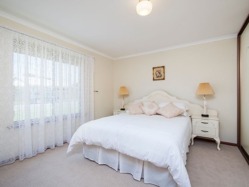 2a Jasmine Avenue, Marion SA 5043