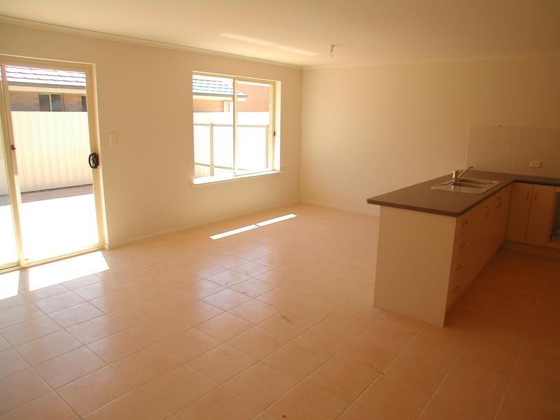 2/1 Church CRESCENT, Marion SA 5043