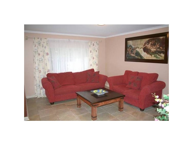 8 Sovereign Drive, Woodcroft SA 5162