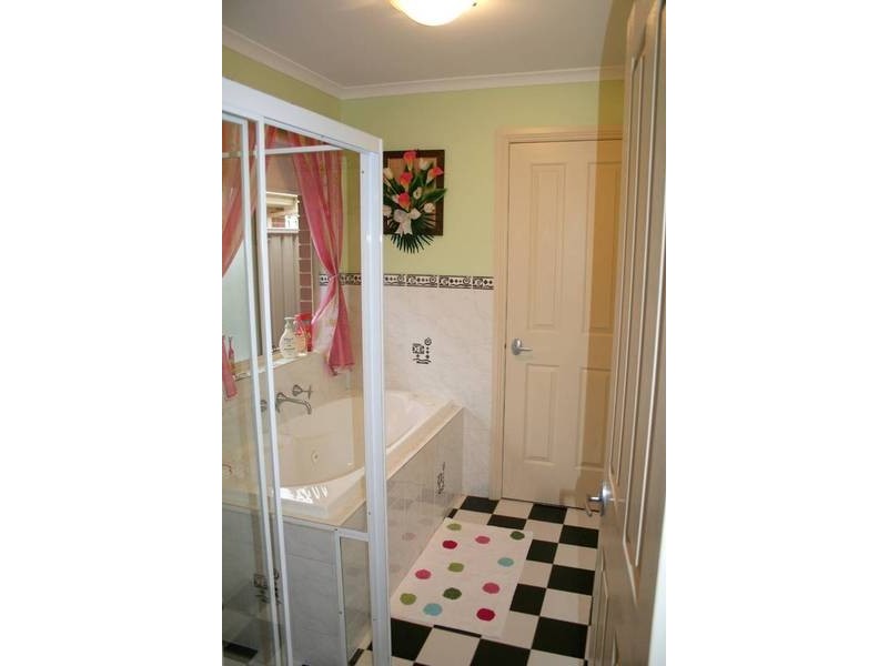 8 Sovereign Drive, Woodcroft SA 5162