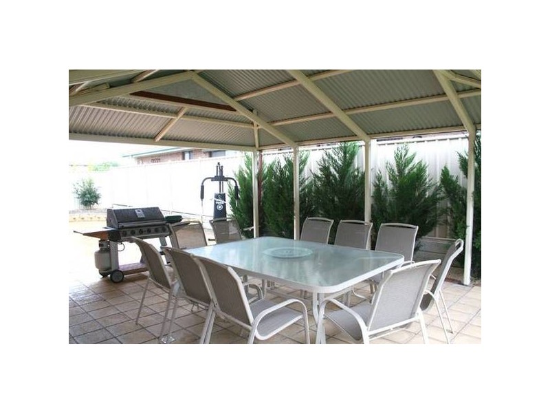 8 Sovereign Drive, Woodcroft SA 5162