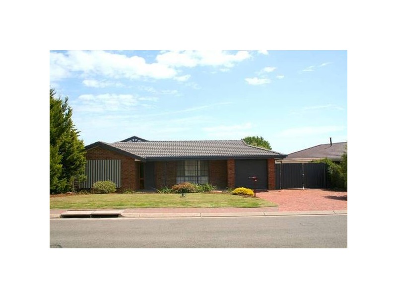 24 Mawson Circuit, Woodcroft SA 5162