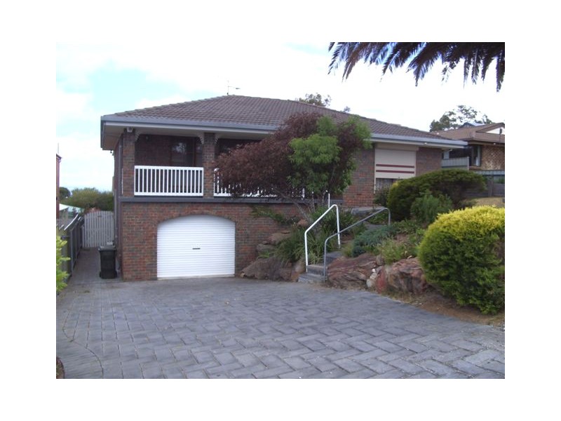 4 Moora Street, Hallett Cove SA 5158