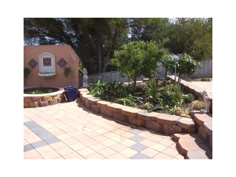 4 Moora Street, Hallett Cove SA 5158