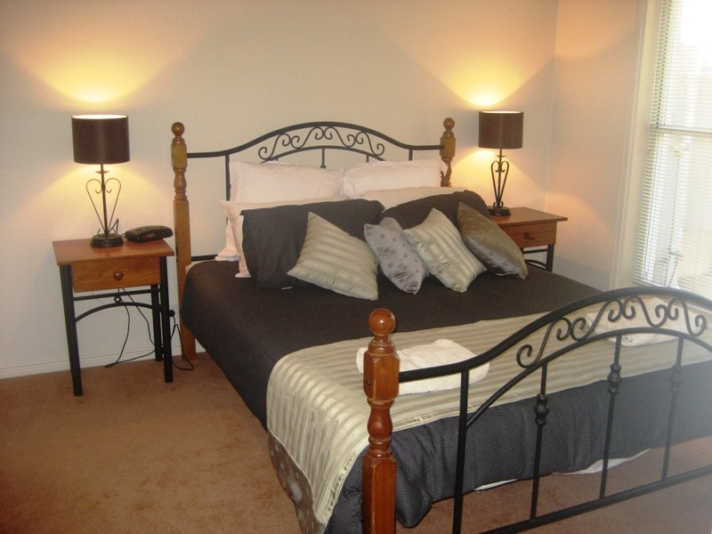 2/101 Gipps Street, Port Fairy VIC 3284