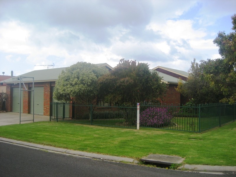 6 Uebergang St, Port Fairy VIC 3284