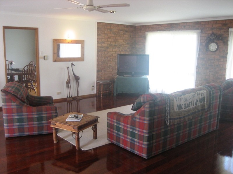 6 Uebergang St, Port Fairy VIC 3284