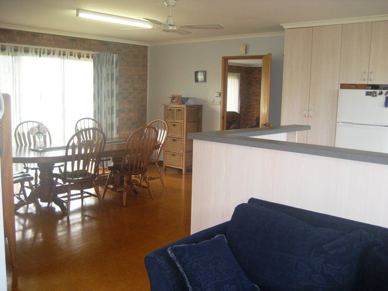 6 Uebergang St, Port Fairy VIC 3284