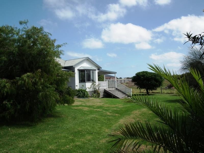 98 Princes Hwy, Port Fairy VIC 3284