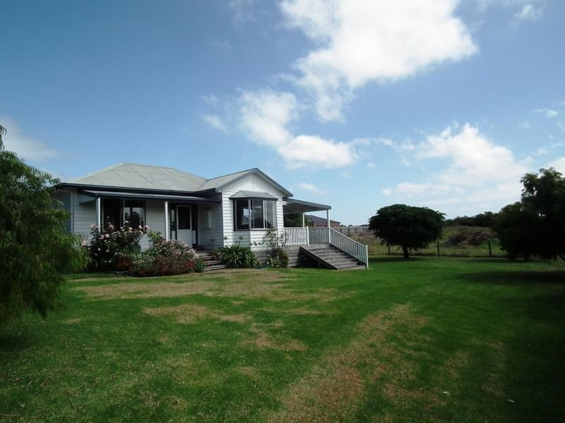 98 Princes Hwy, Port Fairy VIC 3284
