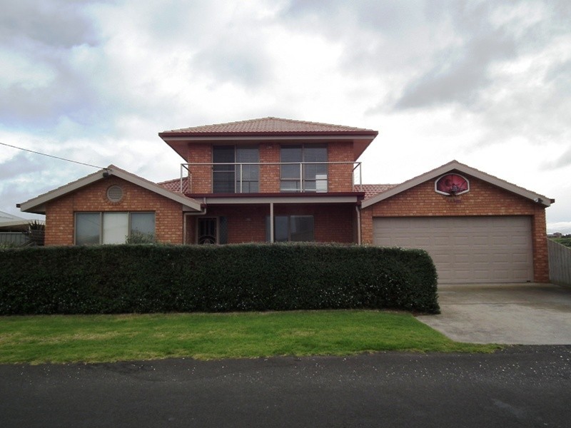 16 Anna Catherine Drive, Port Fairy VIC 3284