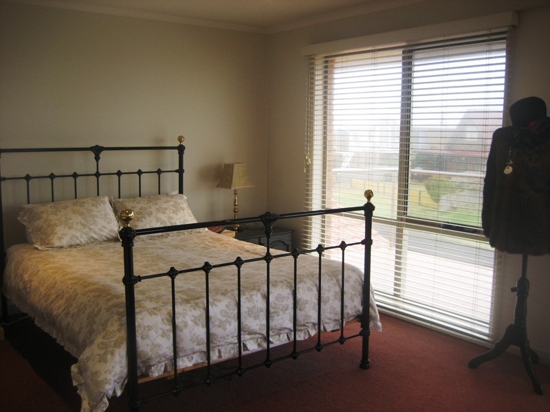 16 Anna Catherine Drive, Port Fairy VIC 3284