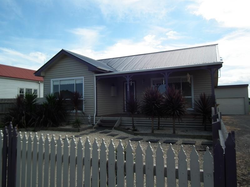 156 Princes Highway, Port Fairy VIC 3284