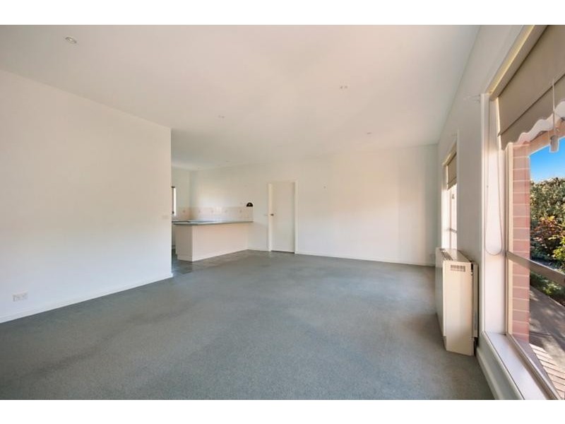 8 Winnen Place, Port Fairy VIC 3284