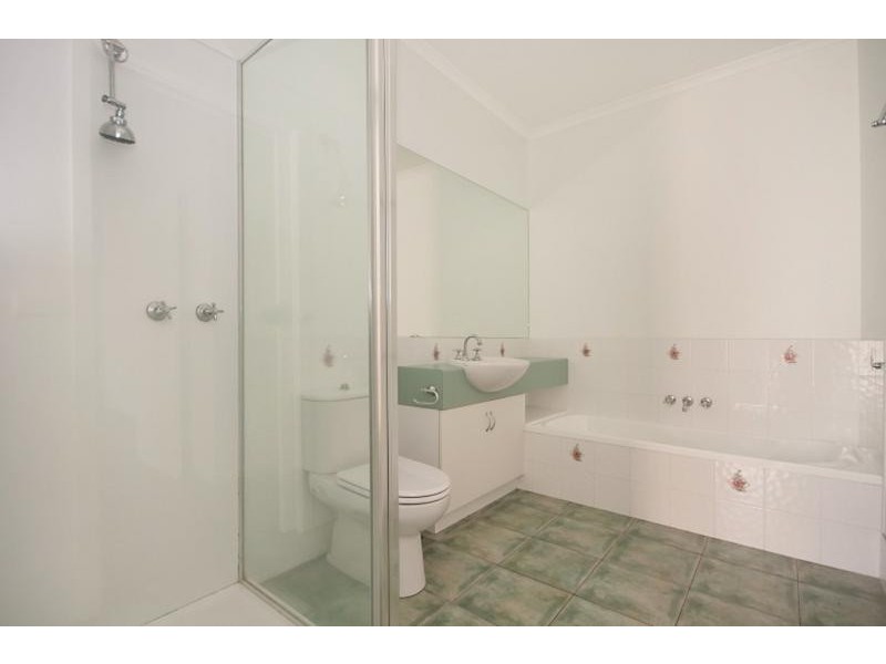 8 Winnen Place, Port Fairy VIC 3284