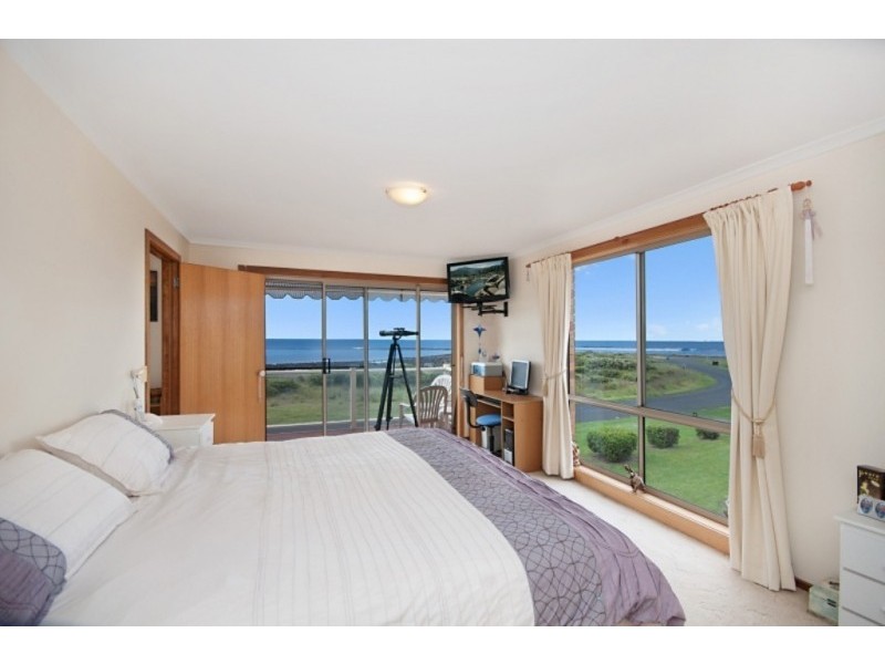 90 Ocean Drive, Port Fairy VIC 3284