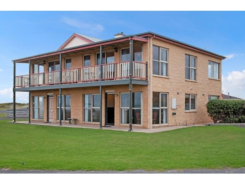 1/104 Ocean Drive, Port Fairy VIC 3284