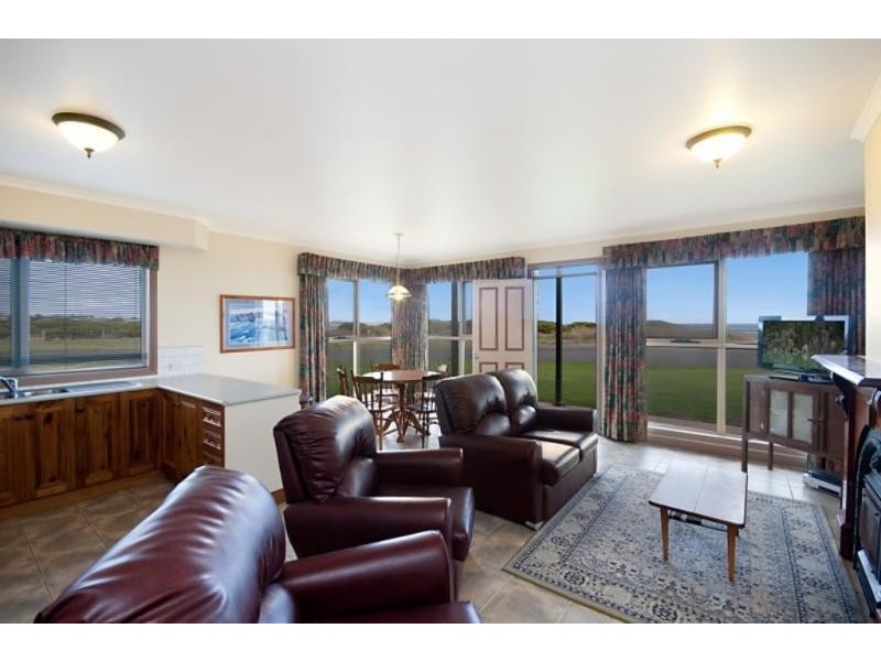 1/104 Ocean Drive, Port Fairy VIC 3284