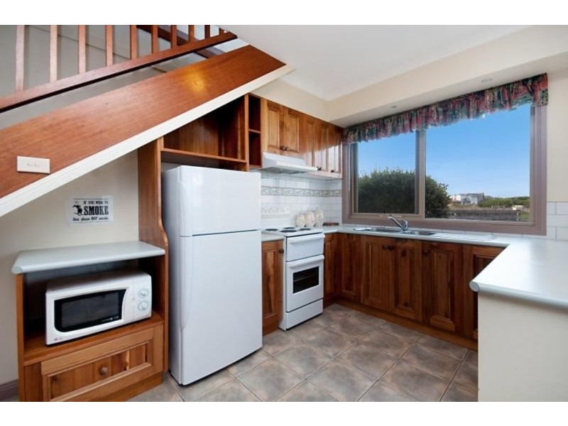 1/104 Ocean Drive, Port Fairy VIC 3284