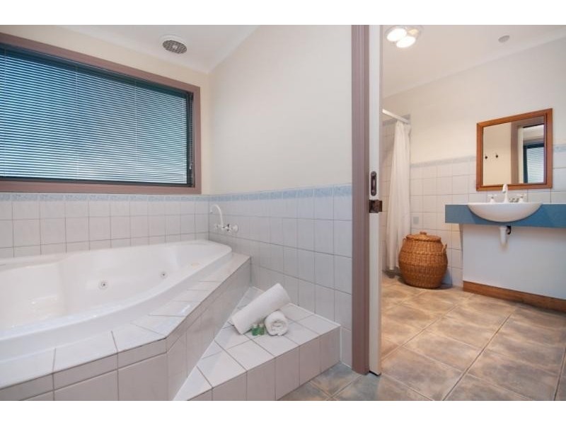 1/104 Ocean Drive, Port Fairy VIC 3284