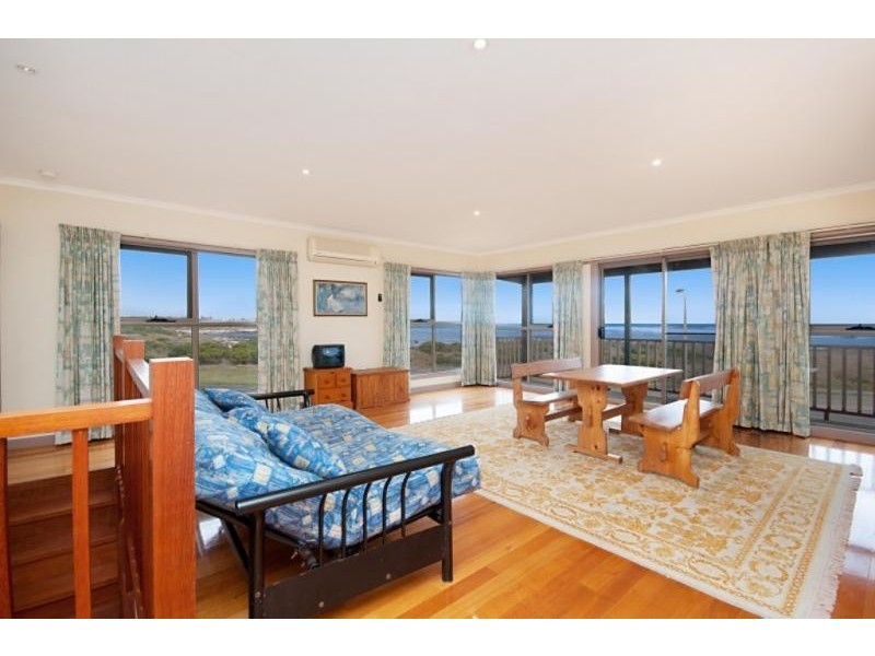 1/104 Ocean Drive, Port Fairy VIC 3284