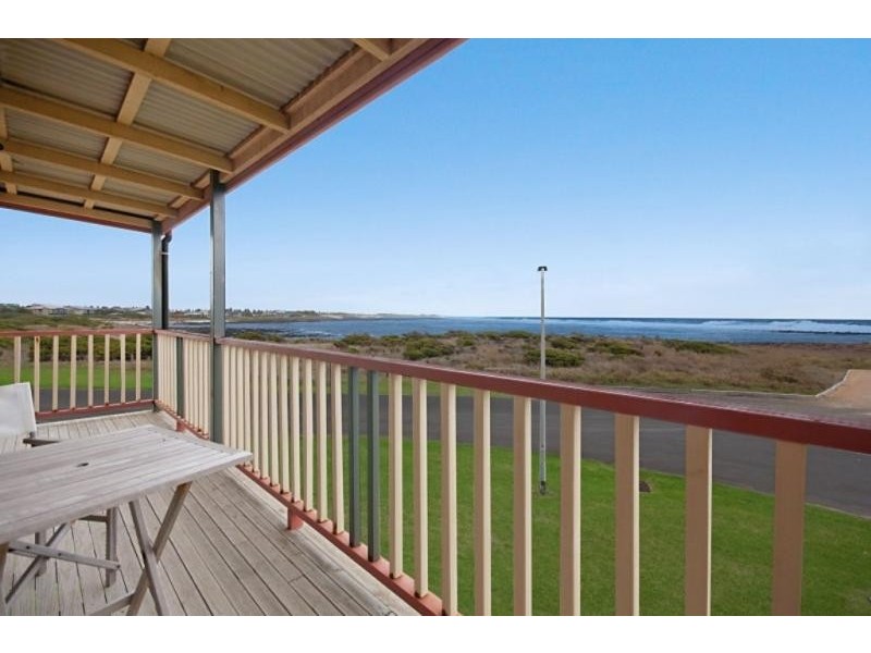 1/104 Ocean Drive, Port Fairy VIC 3284