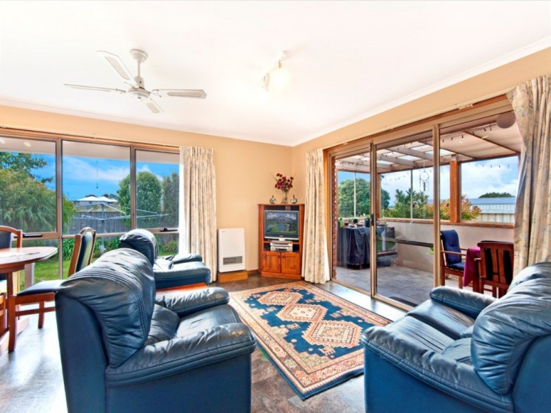 9 Roberts Avenue, Port Fairy VIC 3284