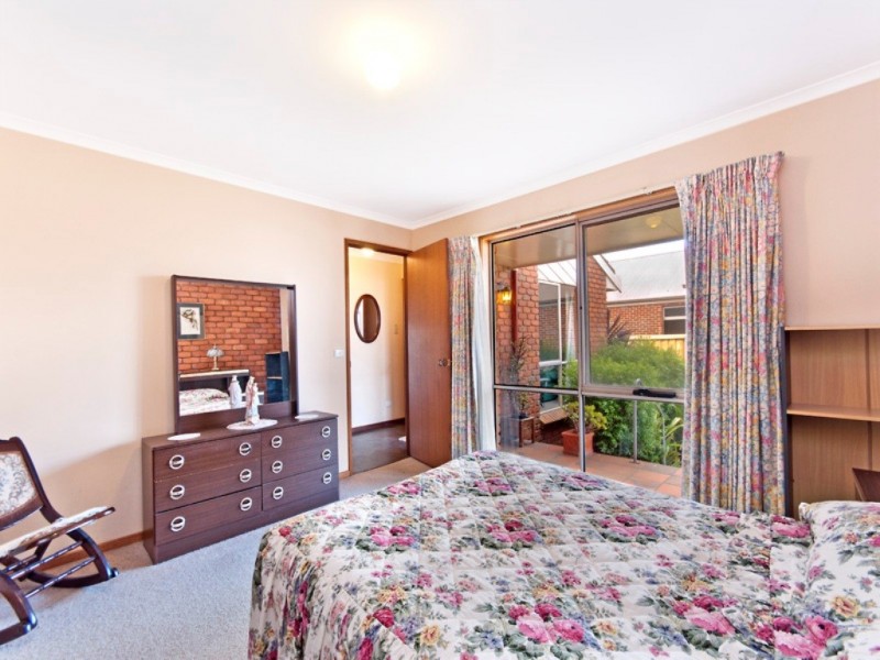 9 Roberts Avenue, Port Fairy VIC 3284