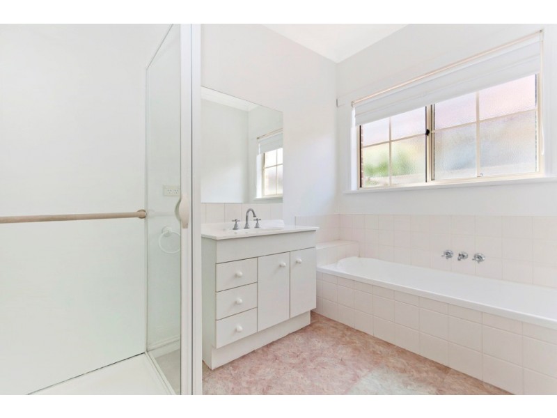 2/67 Winnen Place, Port Fairy VIC 3284