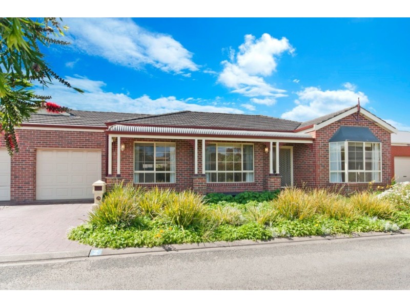 2/67 Winnen Place, Port Fairy VIC 3284