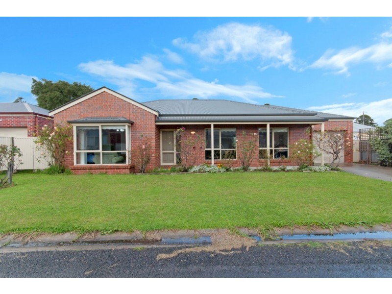 8 Winnen Place, Port Fairy VIC 3284