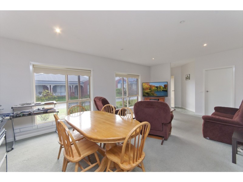 8 Winnen Place, Port Fairy VIC 3284